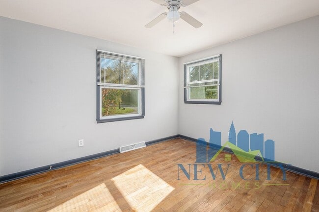 Building Photo - WAIVED APPLICATION FEE THRU! Single Family...