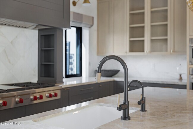 Building Photo - 5841 N Echo Canyon Cir