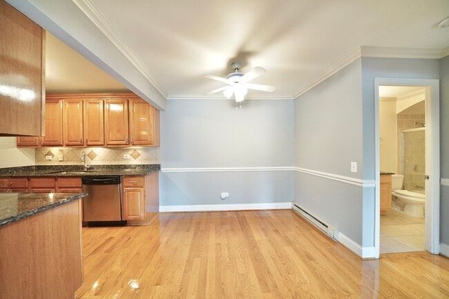 Building Photo - 5037 N East River Rd