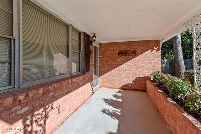 Building Photo - 410 Haynes Ave