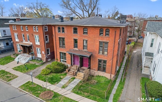 Building Photo - 24 Madison St