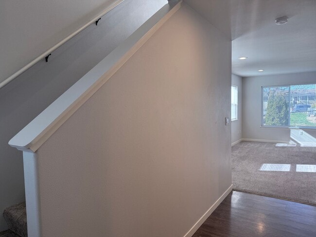 Building Photo - Stunning 4 Bedroom West Valley Townhome - $500 SPECIAL MOVE IN CREDIT