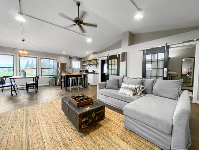 Building Photo - Portland Loft: Fully Furnished Loft Living with views of the golf course $300 Utility Fee