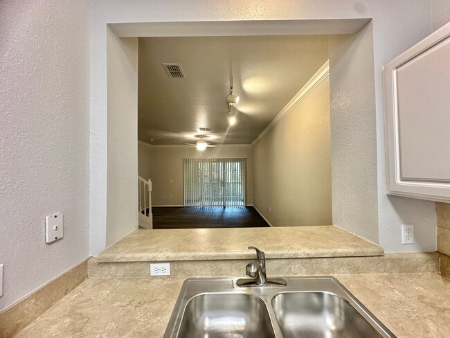 Building Photo - Stylish 2 bed, 2.5 Bath Condo in Magnolia Place | Private Garage | $1,550.00
