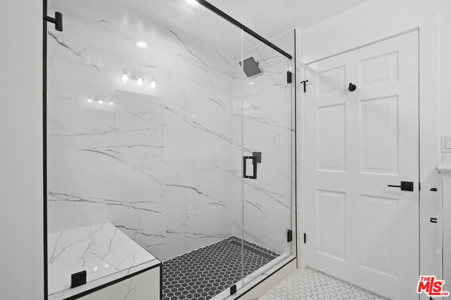 Building Photo - 914 Evergreen St