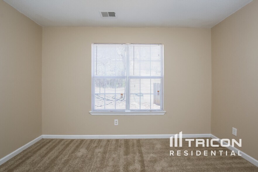 Building Photo - 3185 Lower Creek Dr