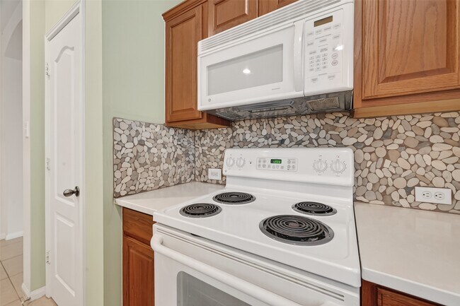 Building Photo - 3815 Pine Forest Green Blvd