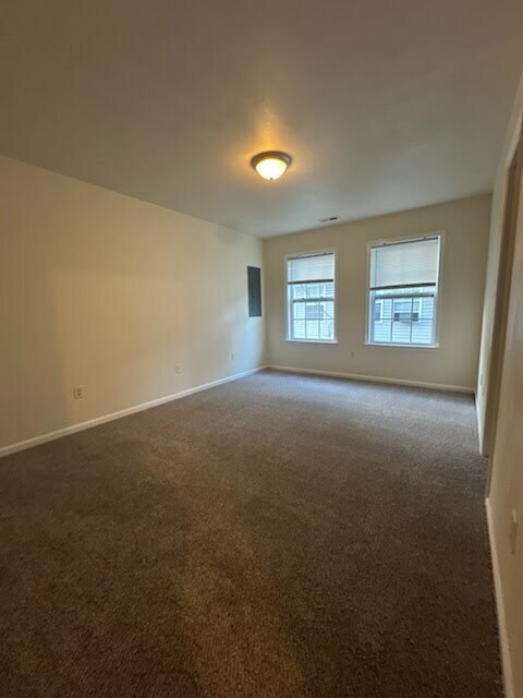Bedroom 2 - 747 S Rosemont Rd