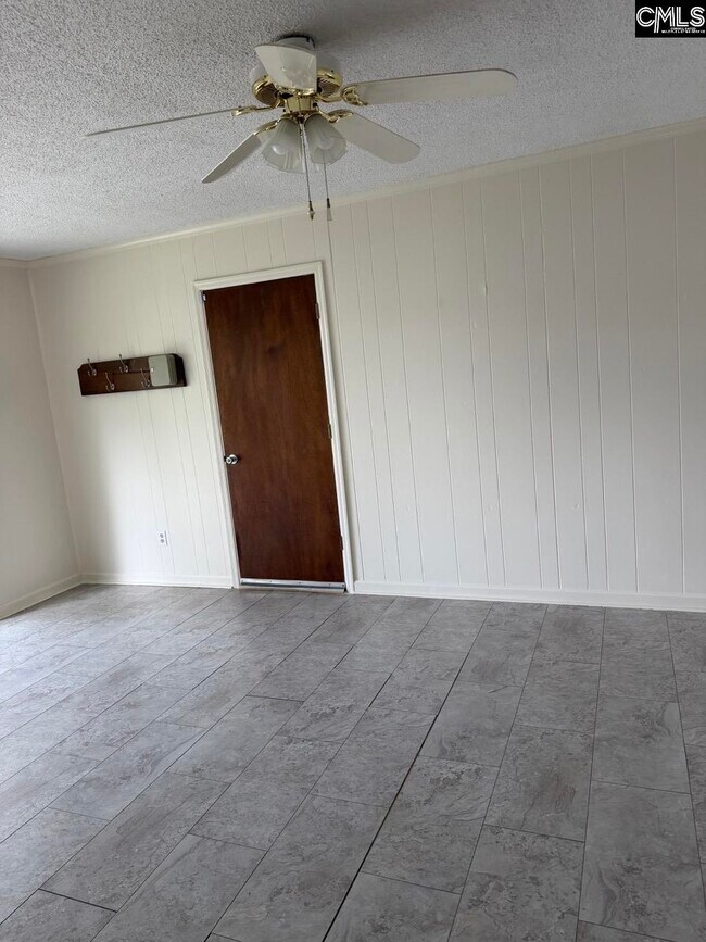 Building Photo - 511 Shady Ln