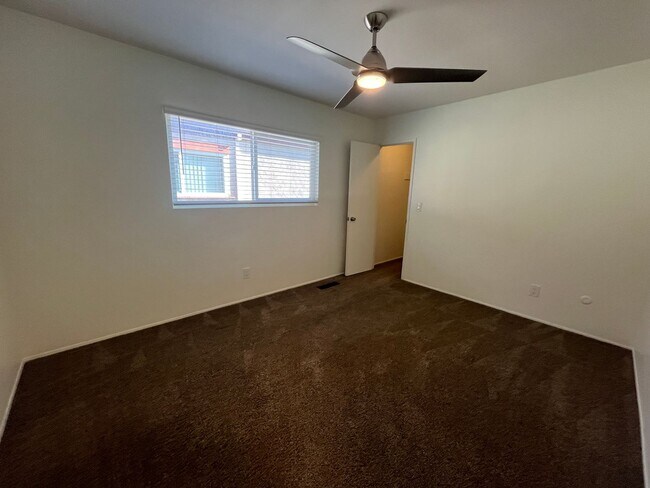 Building Photo - 811SV