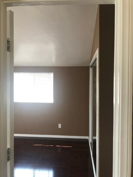 Bedroom - 6142 Oak Ave
