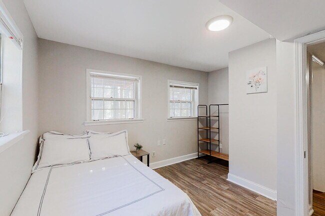 Building Photo - Morrow Home, a 3 mins drive to transit stop Mt Zion Blvd & E Meyer Dr