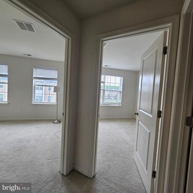 Building Photo - 76 Kramer Ct