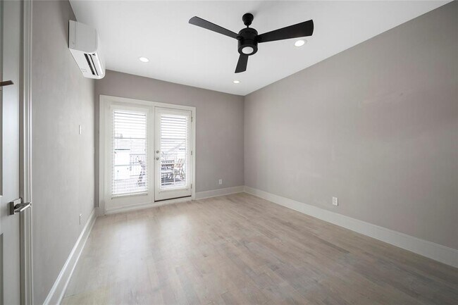 Building Photo - 409 W 17th St