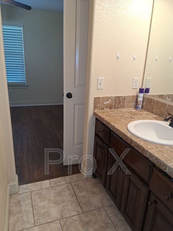 Building Photo - 3864 W Providence Dr