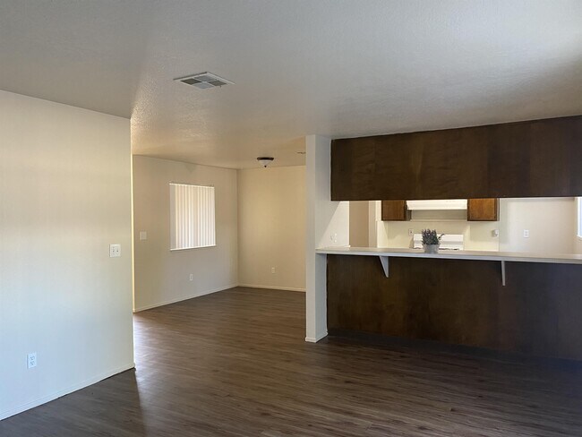 Building Photo - 3503 Shawnee Dr