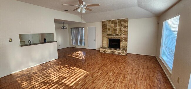 Building Photo - 16755 Maplemont Dr