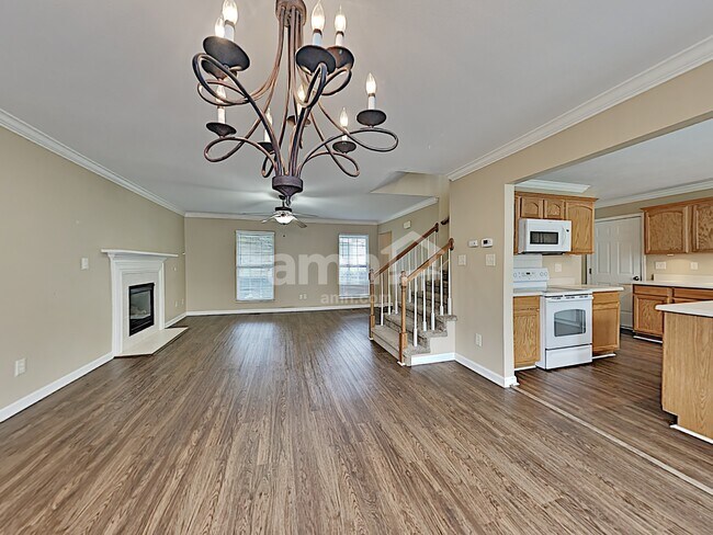 Building Photo - 4301 Aylesbury Dr