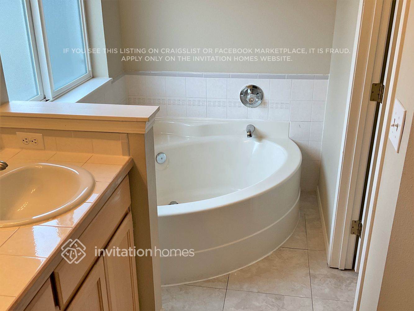 Building Photo - 14903 24th Ave E