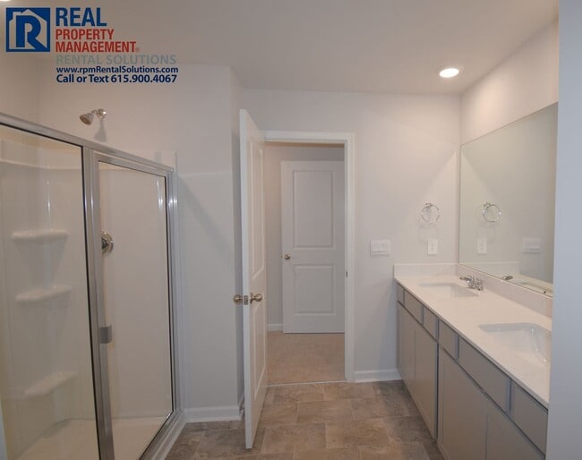Building Photo - Like new 3bd townhome w/ attached 2 car garage & community pool! Washer/dryer included!