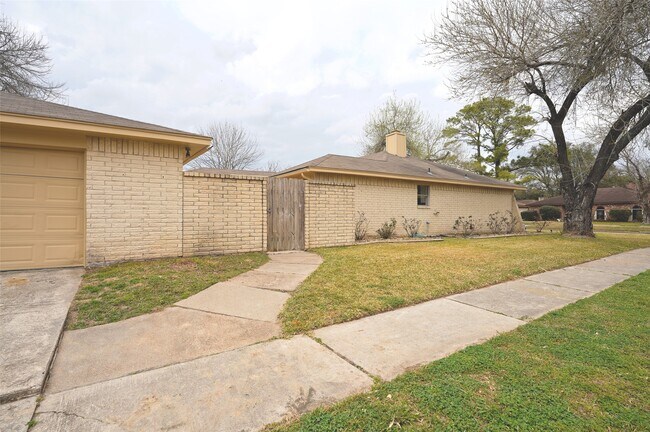 Building Photo - 11203 Verlaine Dr