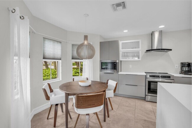 Building Photo - 28650 Carriage Home Dr