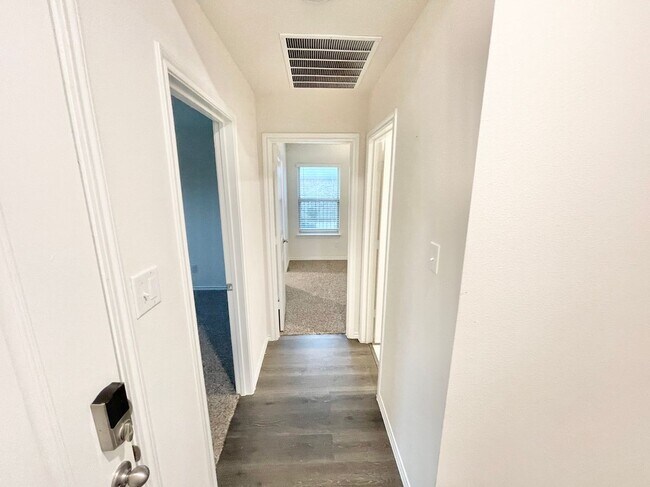 Building Photo - 1125 Silver Maple Ln