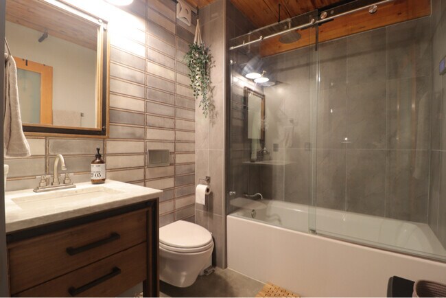 Building Photo - 6105 San Pablo Ave