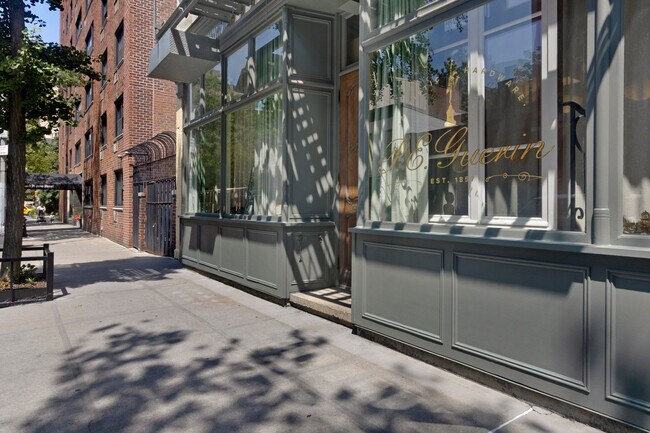 Building Photo - 26 Jane St