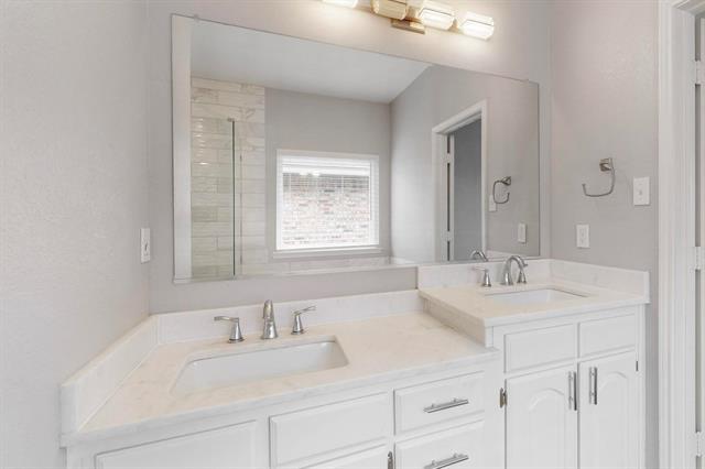 Building Photo - 3105 Cantura Dr