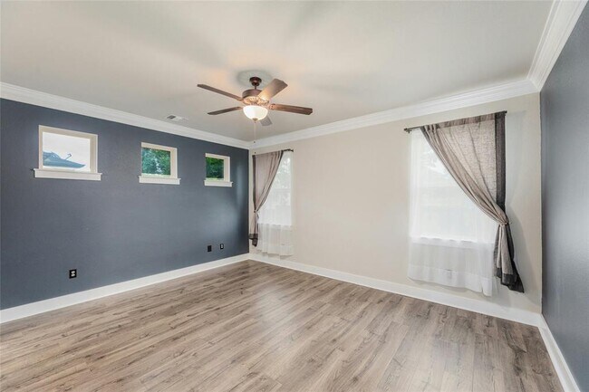 Building Photo - 11108 Railway Ln