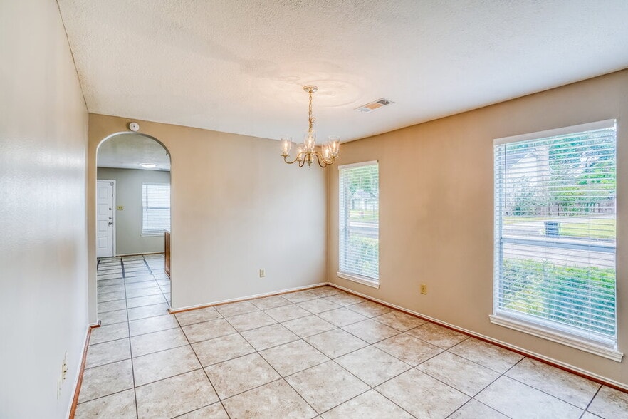 Building Photo - 3202 Palm Desert Ln