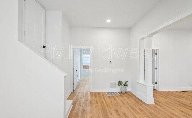 Building Photo - 941 King Ave