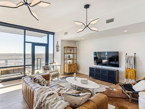 Building Photo - 70 Rainey St