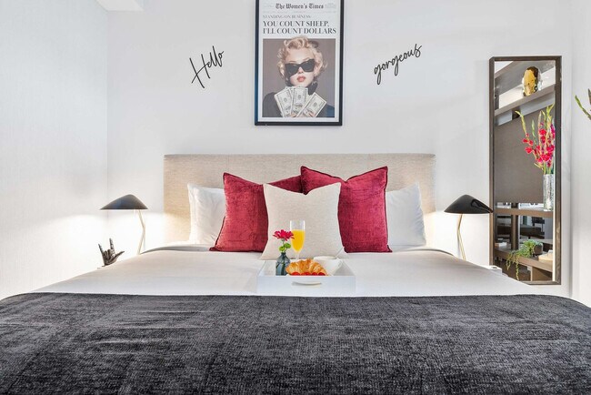 Building Photo - 398 NE 5th St