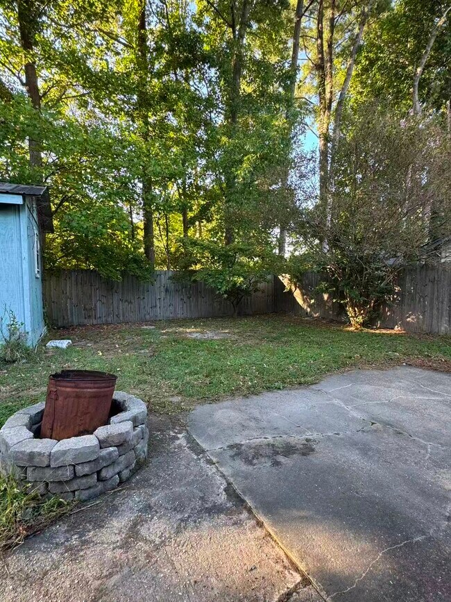 Building Photo - 1079 Tall Oak Dr
