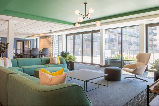 Building Photo - 1237 N Van Buren St