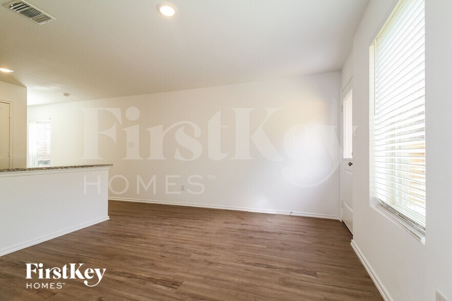 Building Photo - 1935 Wolford Wy