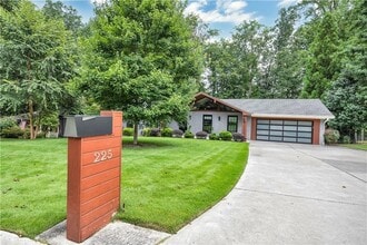 Building Photo - 225 Jayne Ellen Way