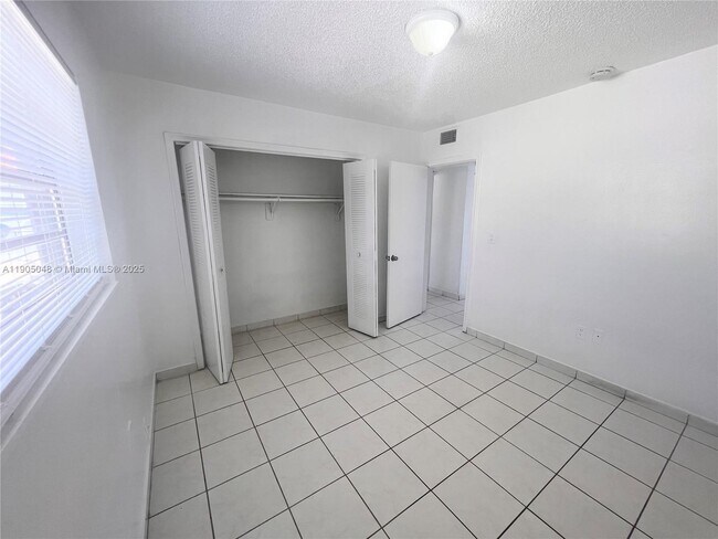 Building Photo - 1126 SW 3rd St