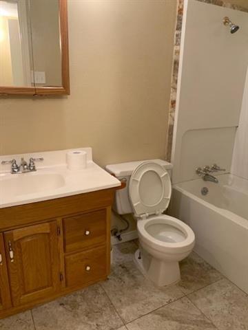 Building Photo - 5098 Roberts Dr