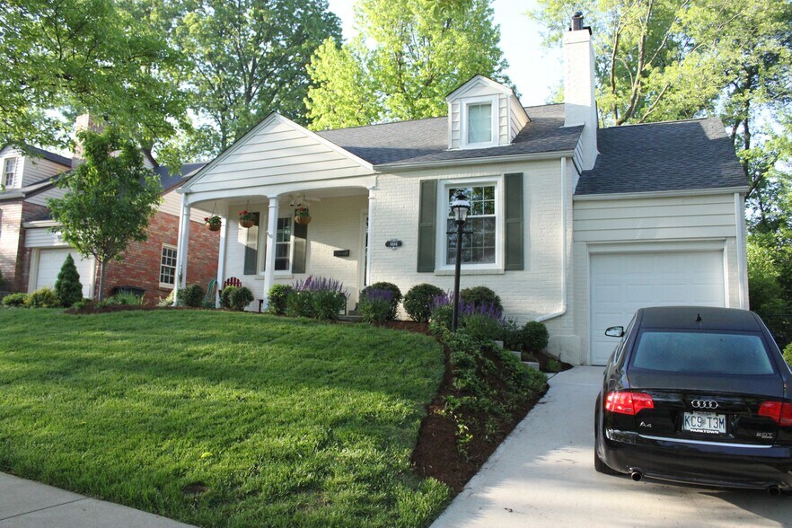 Front of house - 8666 Rosalie Ave