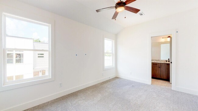Building Photo - 413 Eastboro Dr