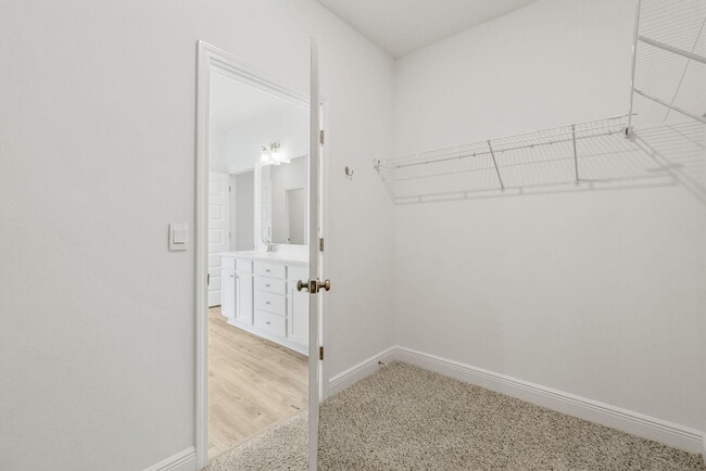Building Photo - 147 Lk Pk Cv