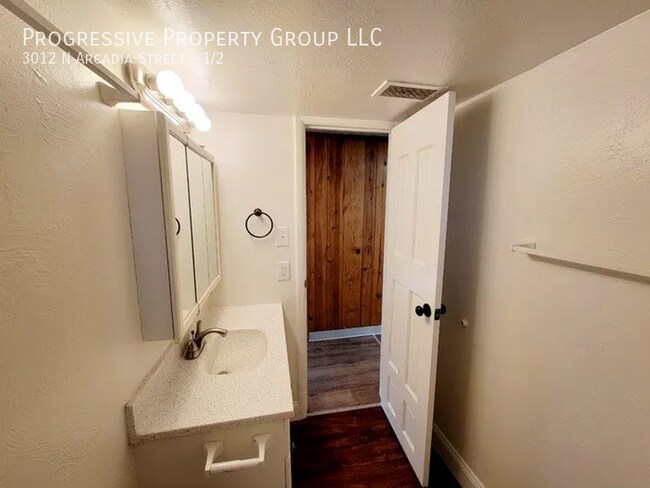 Building Photo - 3012 N Arcadia St