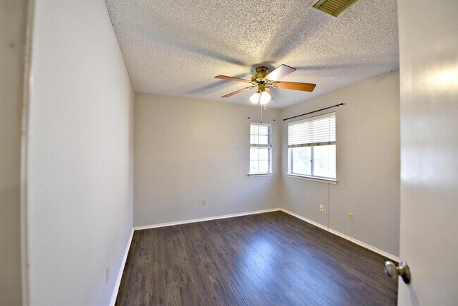 Building Photo - 12903 Humphrey Dr