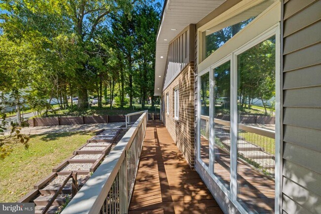 Building Photo - 5510 Beach Dr