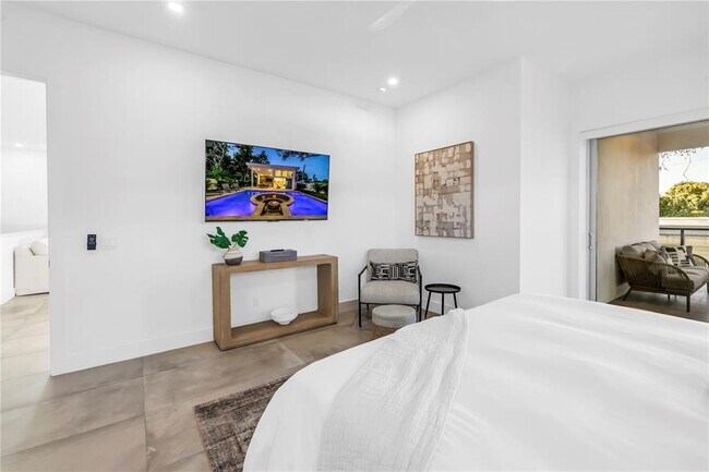 Building Photo - 2065 Goldenrod St