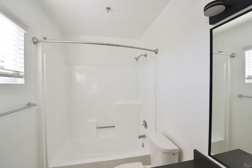 Building Photo - 5002 Tujunga Ave