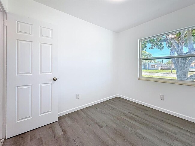 Building Photo - 4716 Town N Country Blvd